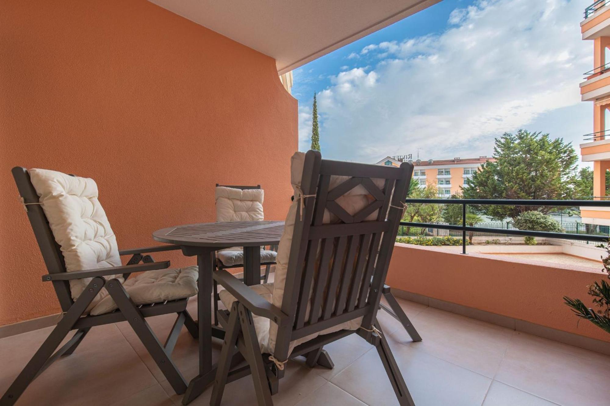 Deluxe 2Bdr Apartment In Carcavelos By Lovelystay Exterior photo